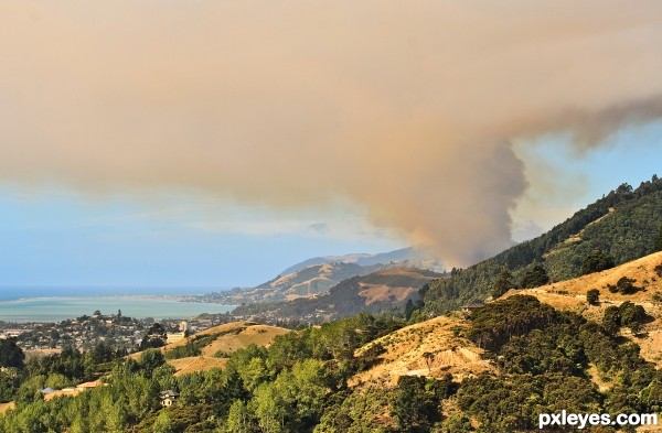 Fire threatens homes.